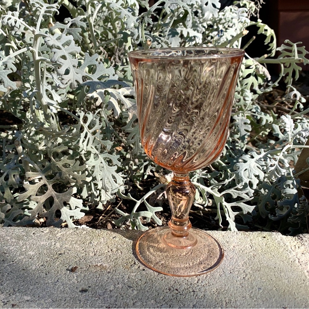 Elegant Midcentury Pink Swirl Wine Glasses (set of 3)